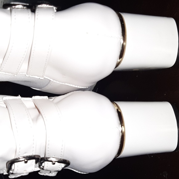 Trendy white booties - Picture 5 of 6